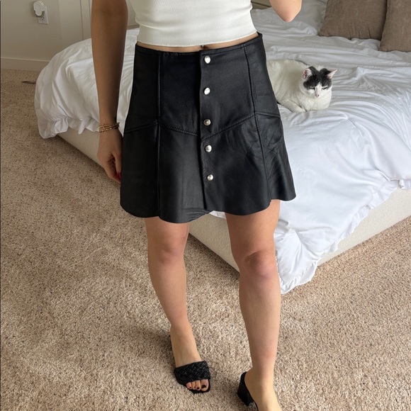 Handmade button down Leather mini skirt scalloped hem - Picture 3 of 6